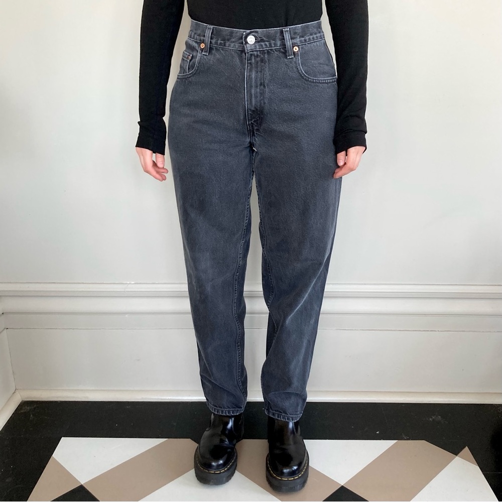Vintage Levi’s 560 high-waisted washed black jeans. 🖤